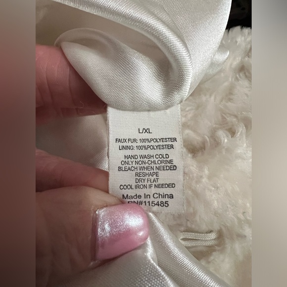 Croft & Barrow Soft White Faux Fur Vest. Size L/XL - Picture 3 of 5
